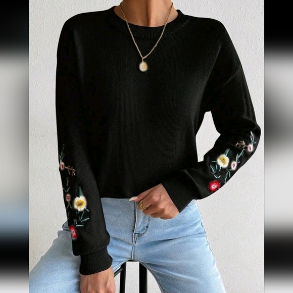 Sleeves With Floral Embroidery,Round Neck,Looped Loop,Drop Shoulder Knit Sweater - Picture 1 of 5
